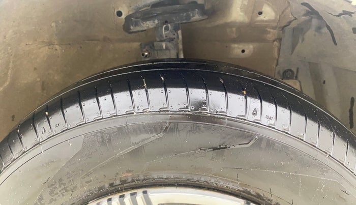 2016 Maruti Swift LXI, Petrol, Manual, 79,967 km, Right Front Tyre Tread