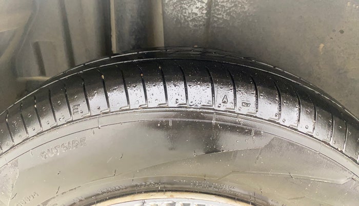 2016 Maruti Swift LXI, Petrol, Manual, 79,967 km, Right Rear Tyre Tread