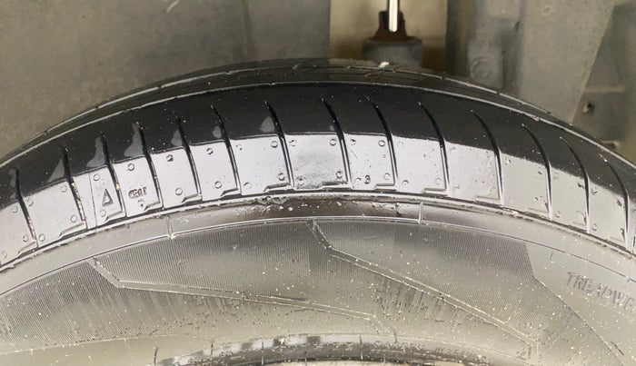 2016 Maruti Swift LXI, Petrol, Manual, 79,967 km, Left Rear Tyre Tread