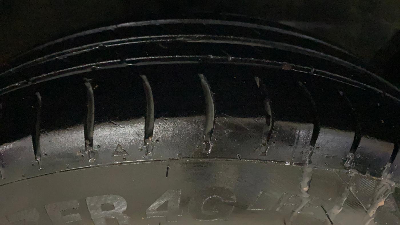 2014 Maruti Ritz VXI, Petrol, Manual, 1,02,864 km, Right Front Tyre Tread