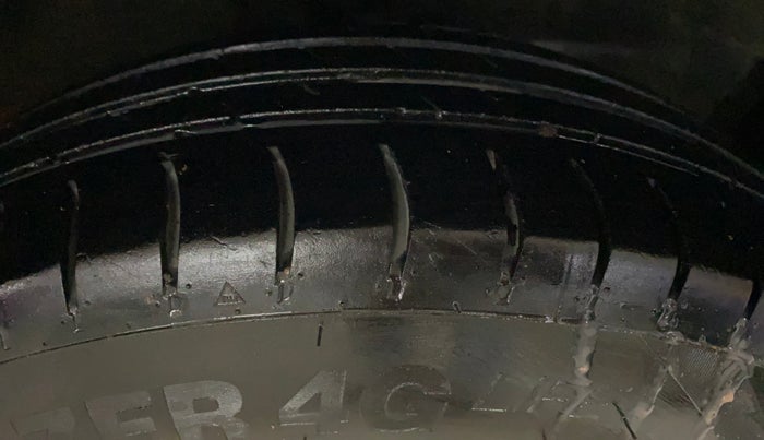 2014 Maruti Ritz VXI, Petrol, Manual, 1,02,864 km, Right Front Tyre Tread