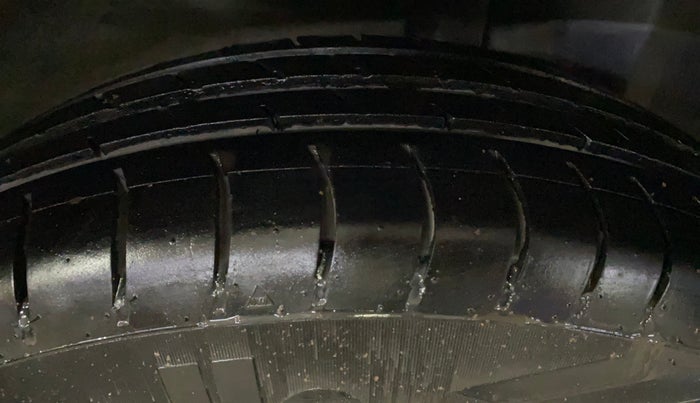 2014 Maruti Ritz VXI, Petrol, Manual, 1,02,864 km, Left Rear Tyre Tread