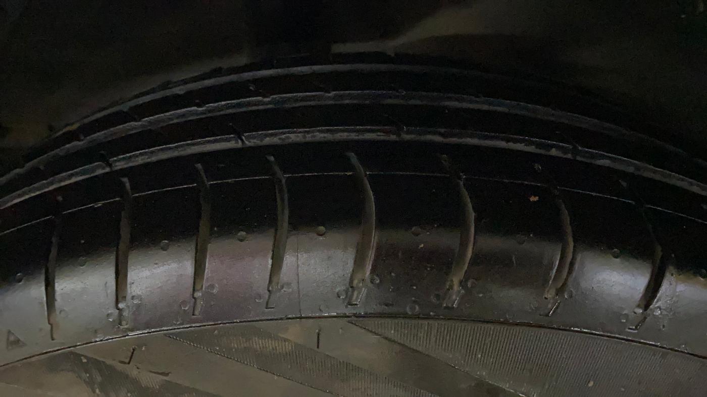 2014 Maruti Ritz VXI, Petrol, Manual, 1,02,864 km, Right Rear Tyre Tread