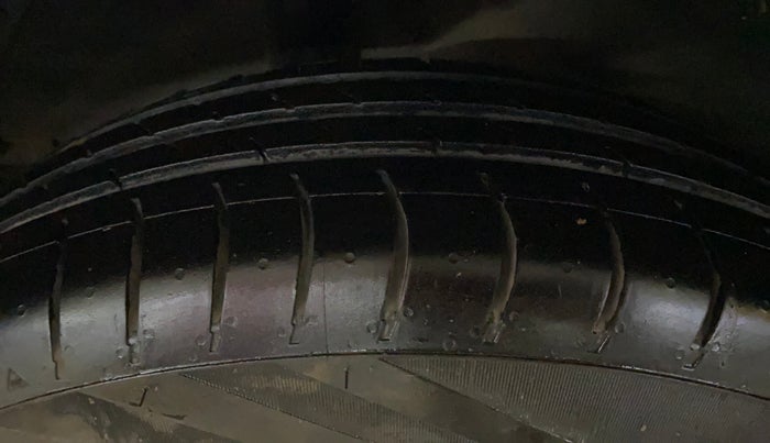 2014 Maruti Ritz VXI, Petrol, Manual, 1,02,864 km, Right Rear Tyre Tread