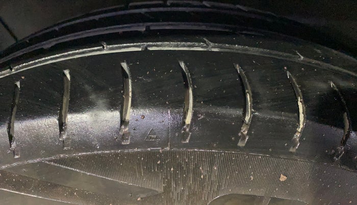 2014 Maruti Ritz VXI, Petrol, Manual, 1,02,864 km, Left Front Tyre Tread