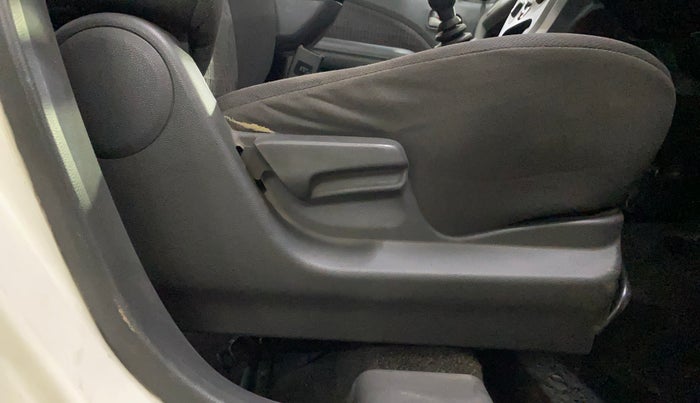 2014 Maruti Ritz VXI, Petrol, Manual, 1,02,864 km, Driver Side Adjustment Panel
