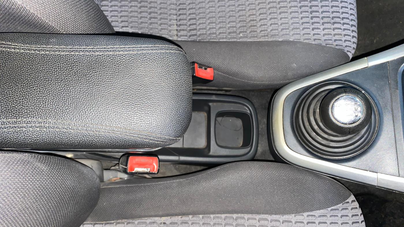 2014 Maruti Ritz VXI, Petrol, Manual, 1,02,864 km, Gear Lever