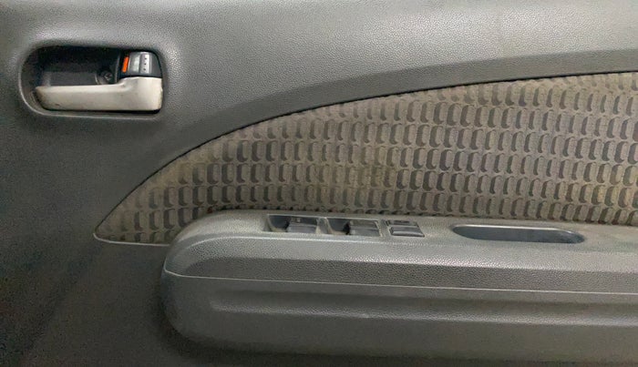 2014 Maruti Ritz VXI, Petrol, Manual, 1,02,864 km, Driver Side Door Panels Control