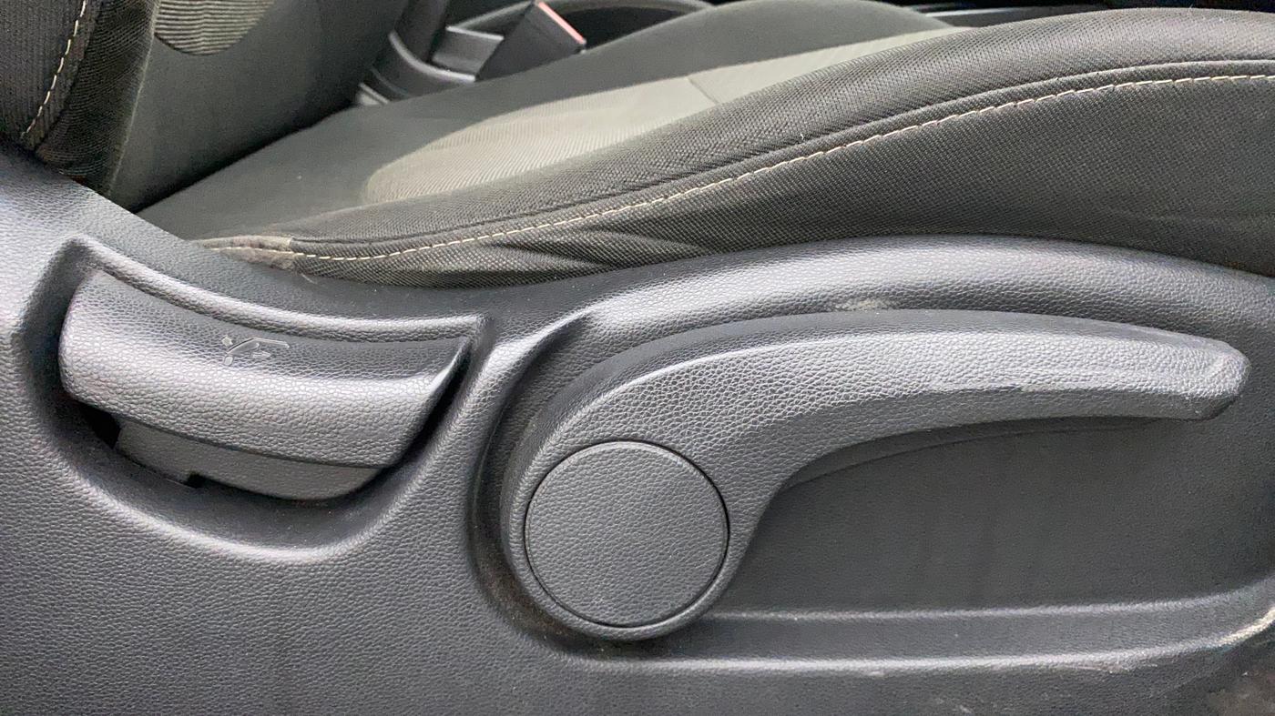 2017 Hyundai Creta SX PLUS AT 1.6 PETROL, Petrol, Automatic, 97,426 km, Driver Side Adjustment Panel