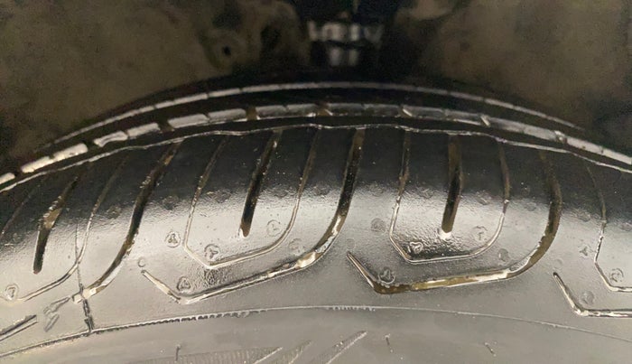 2013 Hyundai i20 SPORTZ 1.2, Petrol, Manual, 49,054 km, Right Front Tyre Tread