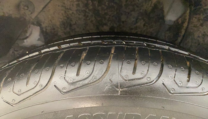 2013 Hyundai i20 SPORTZ 1.2, Petrol, Manual, 49,054 km, Right Rear Tyre Tread