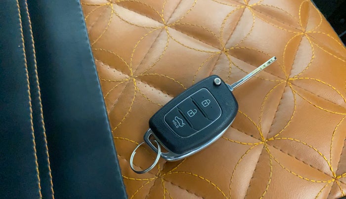 2013 Hyundai i20 SPORTZ 1.2, Petrol, Manual, 49,054 km, Key Close Up