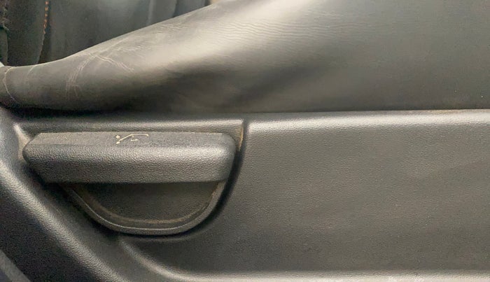 2013 Hyundai i20 SPORTZ 1.2, Petrol, Manual, 49,054 km, Driver Side Adjustment Panel