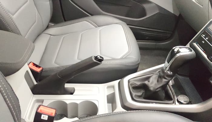 2022 Skoda KUSHAQ AMBITION 1.0L TSI AT, Petrol, Automatic, 514 km, Gear Lever