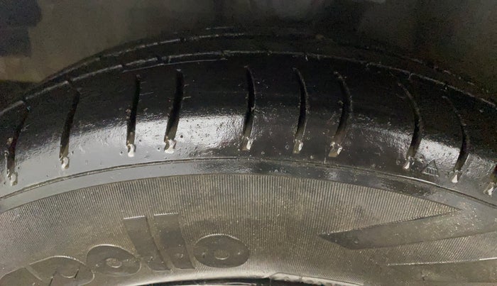 2014 Hyundai i10 MAGNA 1.1, Petrol, Manual, 57,839 km, Left Front Tyre Tread