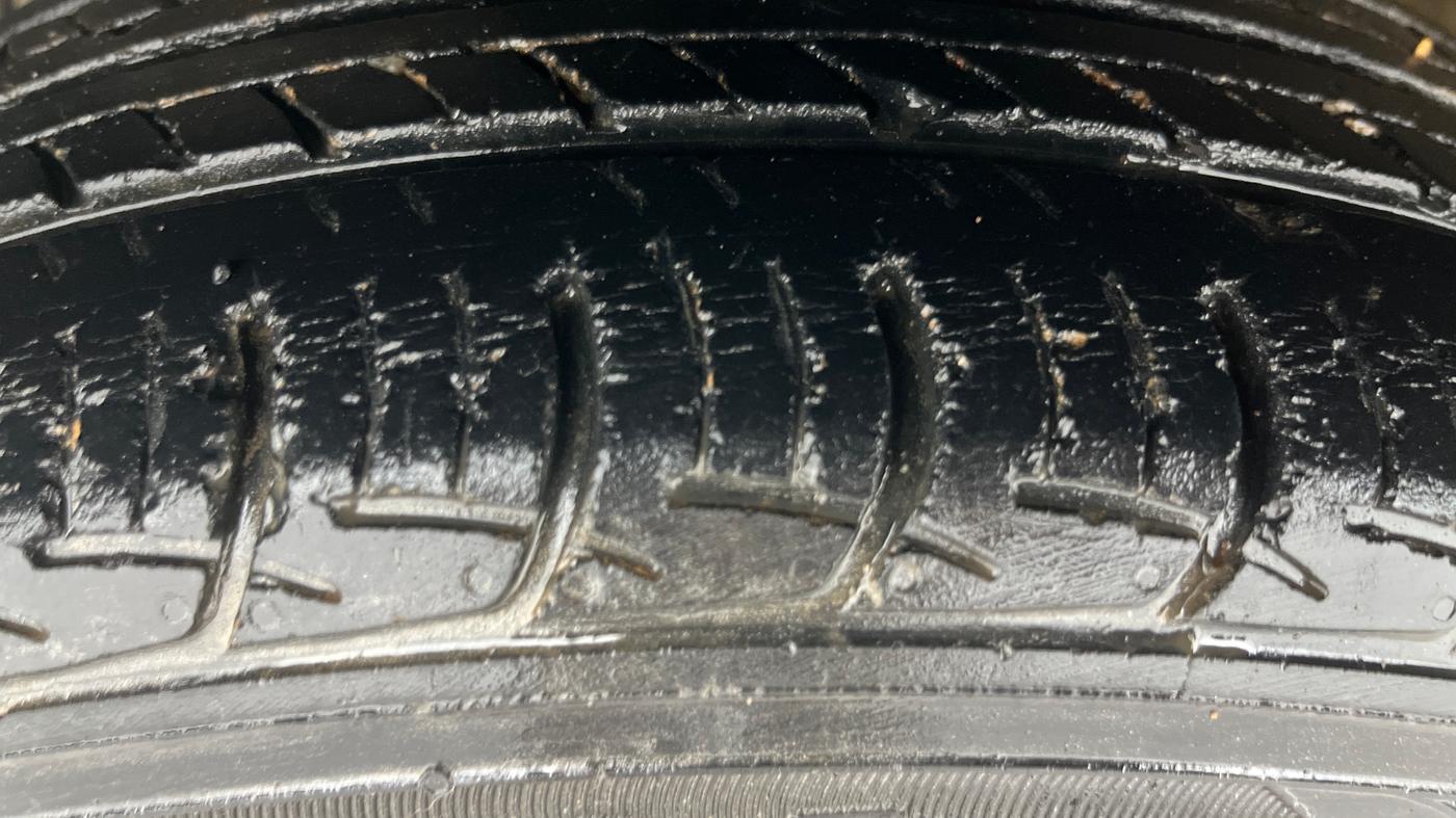 2016 Maruti Ciaz VXI+AT, Petrol, Automatic, 45,750 km, Left Front Tyre Tread