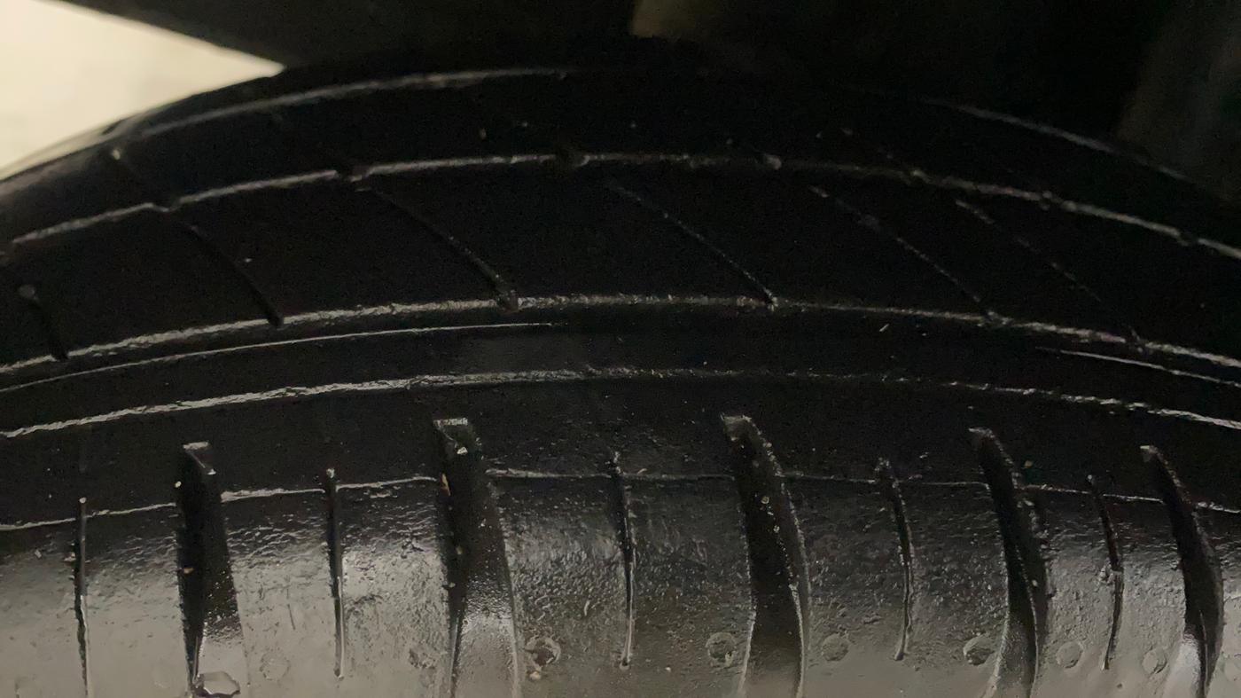 2021 Renault Kwid RXL 1.0 AMT, Petrol, Automatic, 30,112 km, Right Rear Tyre Tread