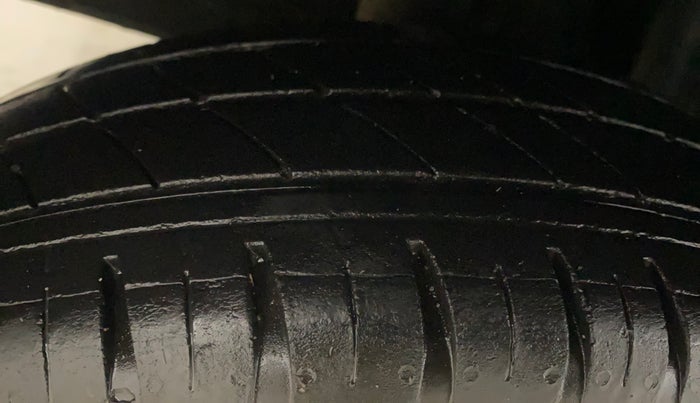 2021 Renault Kwid RXL 1.0 AMT, Petrol, Automatic, 30,112 km, Right Rear Tyre Tread