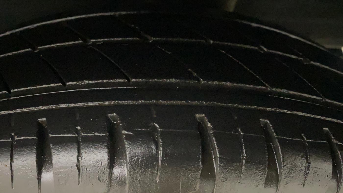 2021 Renault Kwid RXL 1.0 AMT, Petrol, Automatic, 30,112 km, Left Rear Tyre Tread