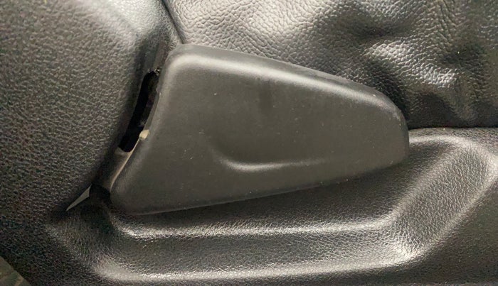 2021 Renault Kwid RXL 1.0 AMT, Petrol, Automatic, 30,112 km, Driver Side Adjustment Panel