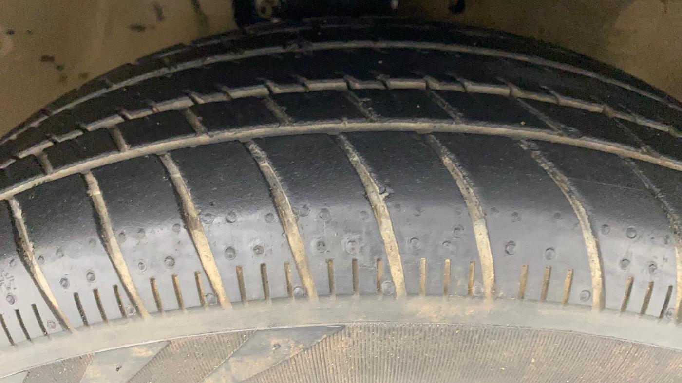 2015 Maruti Celerio ZXI AMT, Petrol, Automatic, 75,911 km, Right Front Tyre Tread