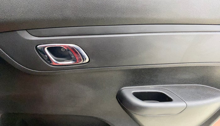 2018 Renault Kwid RXT 1.0 AMT (O), Petrol, Automatic, 43,281 km, Driver Side Door Panels Control