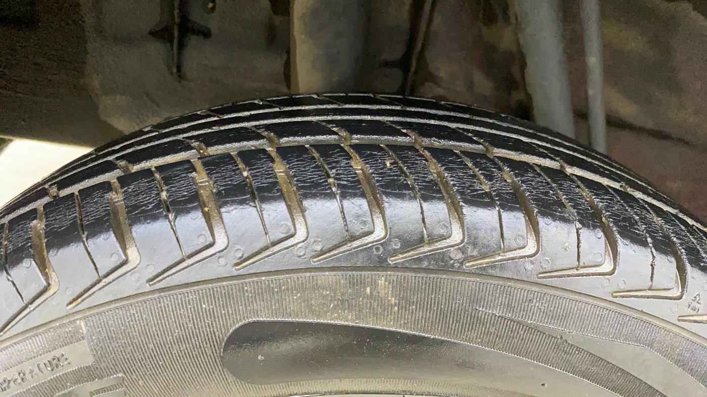 2018 Renault Kwid RXT 1.0 AMT (O), Petrol, Automatic, 43,281 km, Right Rear Tyre Tread