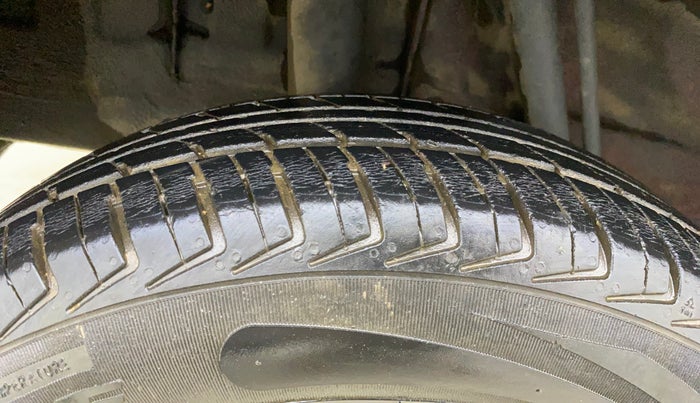 2018 Renault Kwid RXT 1.0 AMT (O), Petrol, Automatic, 43,281 km, Right Rear Tyre Tread