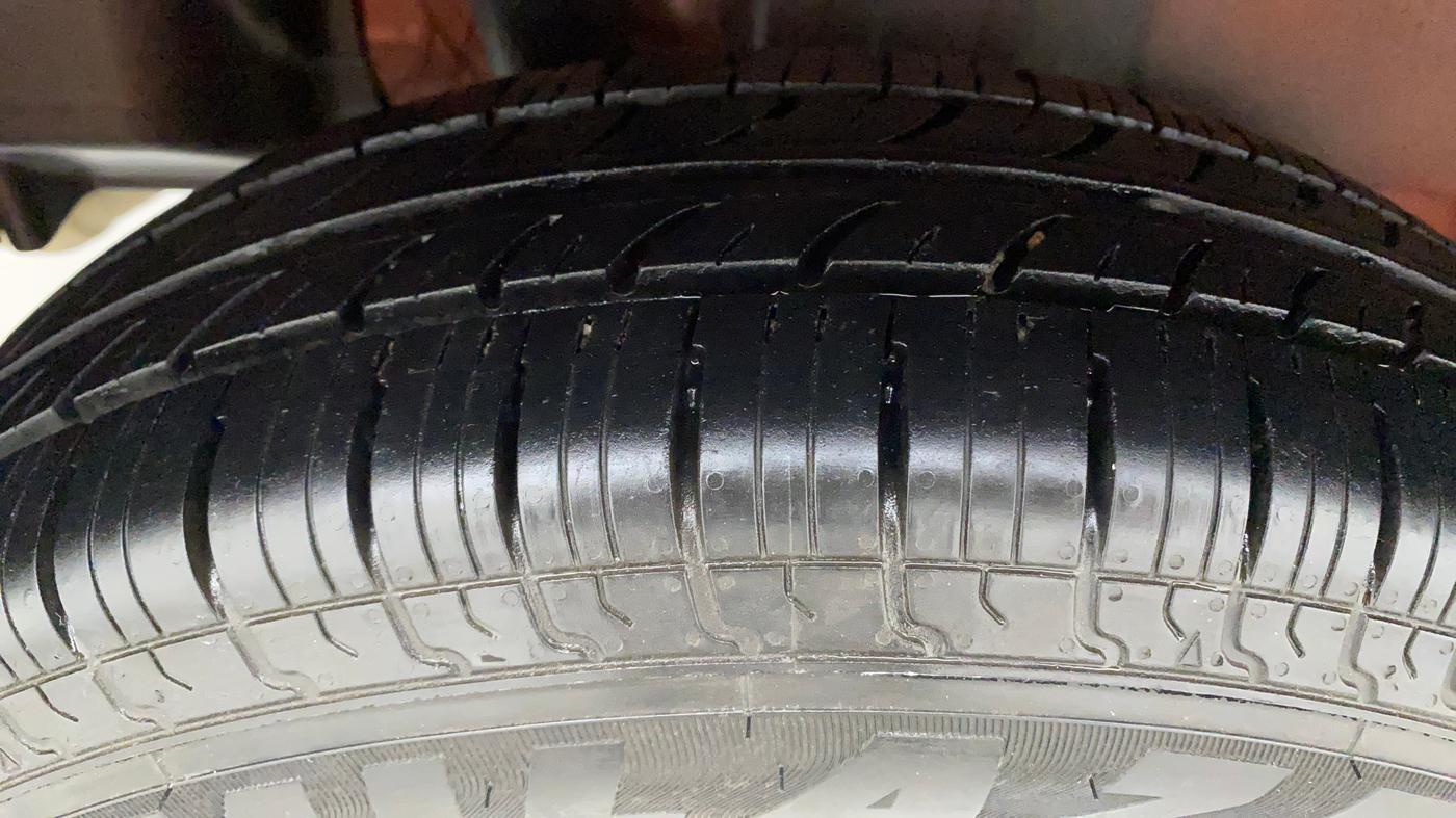 2020 Maruti Swift VXI, Petrol, Manual, 76,419 km, Right Rear Tyre Tread