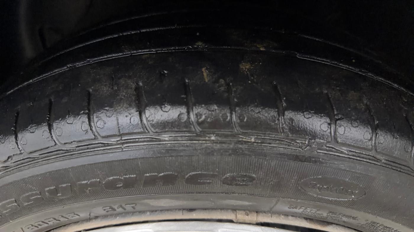 2023 Hyundai AURA SX 1.2 CNG, CNG, Manual, 42,759 km, Left Front Tyre Tread