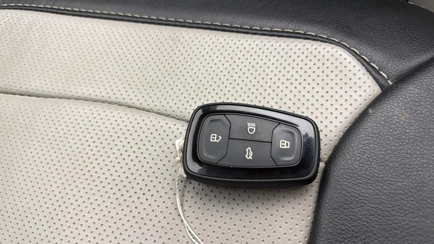 2023 Tata TIGOR XZ PLUS PETROL, Petrol, Manual, 23,847 km, Key Close Up