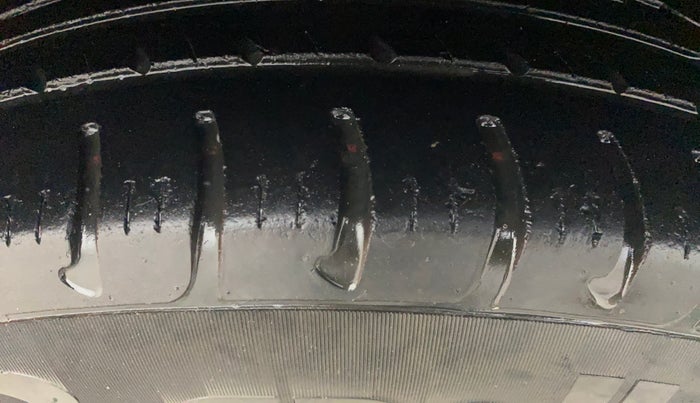 2018 Renault Duster RXS CVT, Petrol, Automatic, 42,181 km, Right Front Tyre Tread