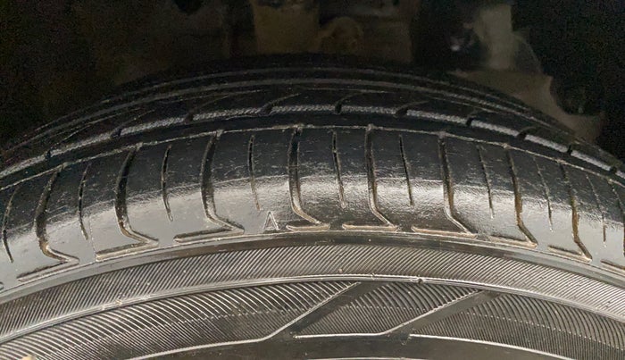 2015 Honda Brio S MT, Petrol, Manual, 98,467 km, Right Front Tyre Tread