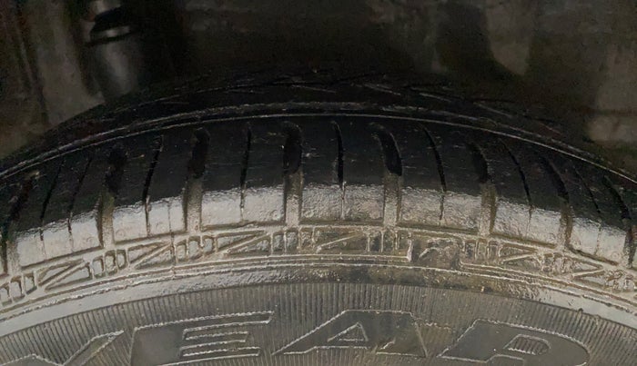 2015 Honda Brio S MT, Petrol, Manual, 98,467 km, Right Rear Tyre Tread