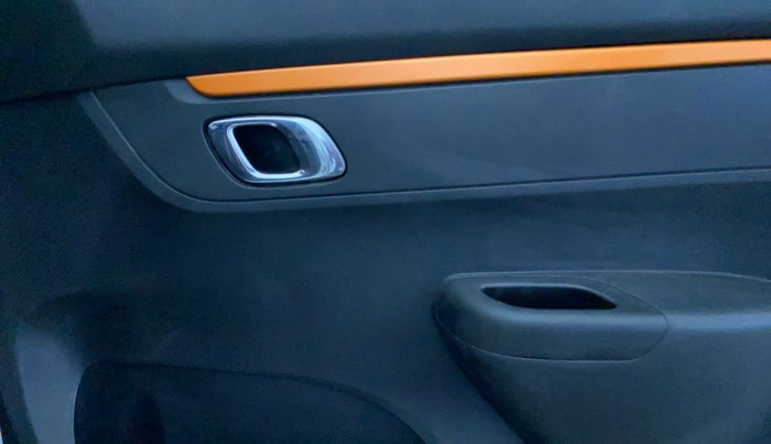 2021 Renault Kwid CLIMBER 1.0 AMT (O), Petrol, Automatic, 39,339 km, Driver Side Door Panels Control