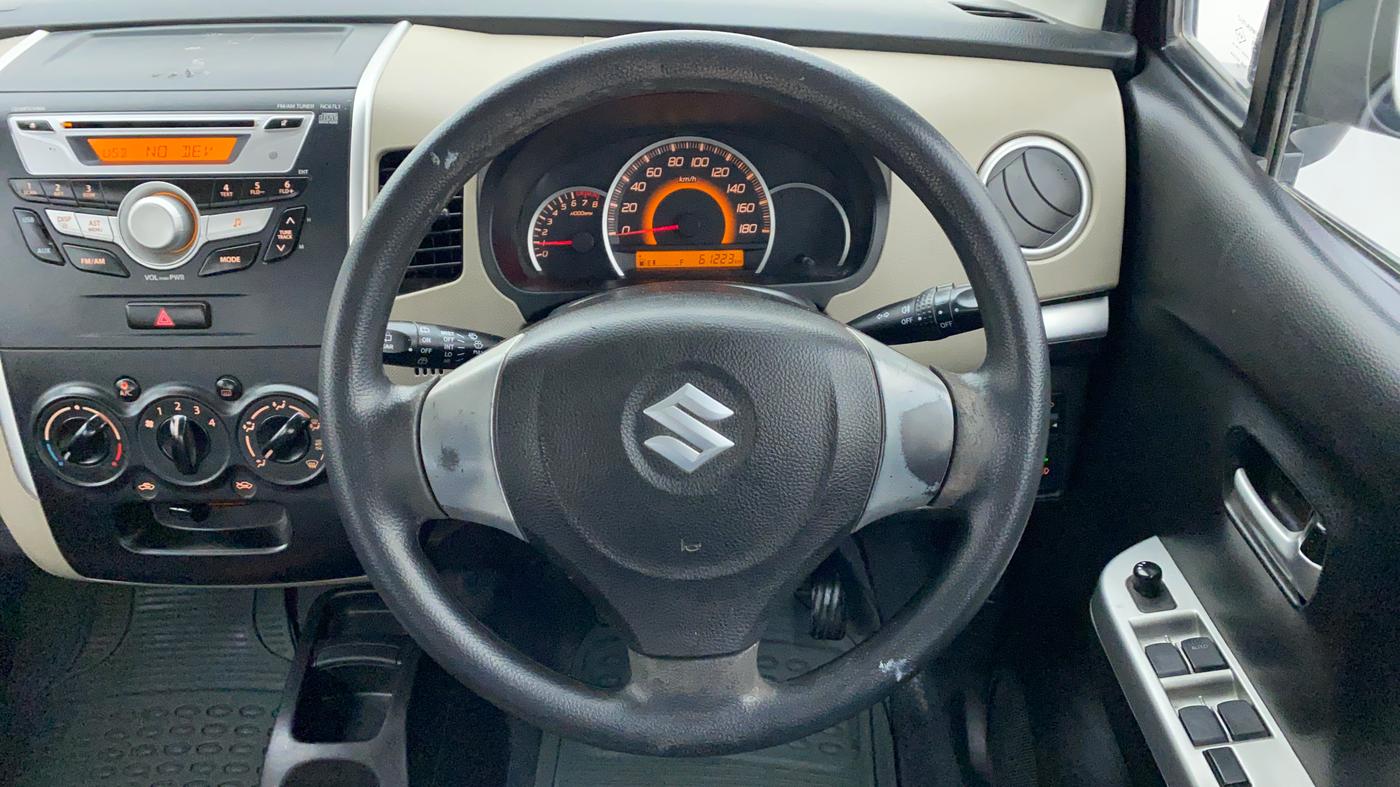 2014 Maruti Wagon R 1.0 VXI, Petrol, Manual, 61,429 km, Steering Wheel Close Up