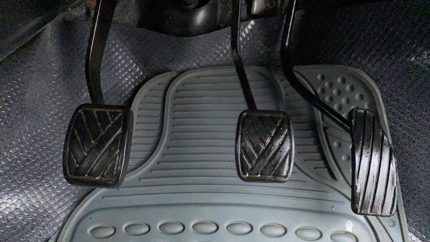2014 Maruti Wagon R 1.0 VXI, Petrol, Manual, 61,429 km, Pedals