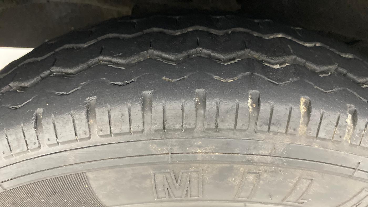 2020 Maruti Eeco 5 STR WITH AC PLUSHTR, Petrol, Manual, 26,332 km, Left Front Tyre Tread