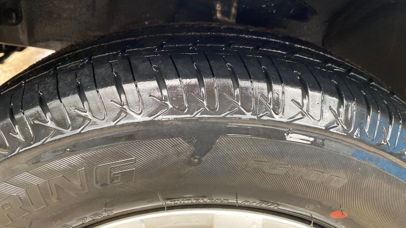 2014 Hyundai i10 SPORTZ 1.1, Petrol, Manual, 38,650 km, Left Front Tyre Tread
