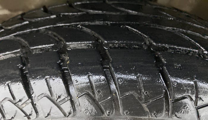 2018 Maruti Wagon R 1.0 LXI CNG, CNG, Manual, 43,339 km, Left Front Tyre Tread
