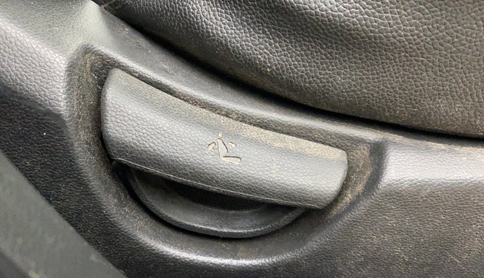 2018 Hyundai Grand i10 SPORTZ U2 1.2 CRDI, Diesel, Manual, 1,13,537 km, Driver Side Adjustment Panel