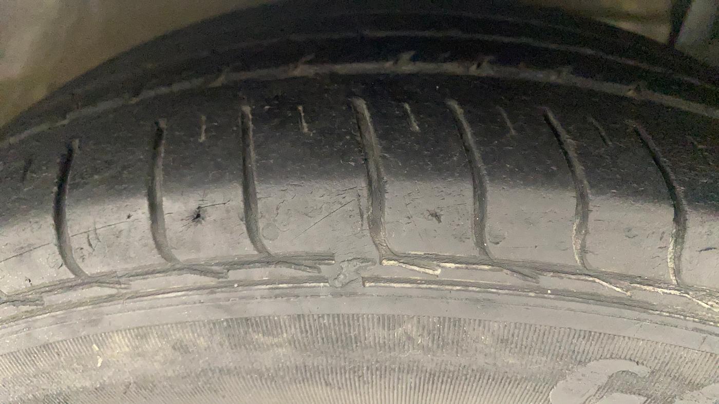 2016 Maruti Ciaz ZDI+ SHVS, Diesel, Manual, 61,173 km, Right Front Tyre Tread