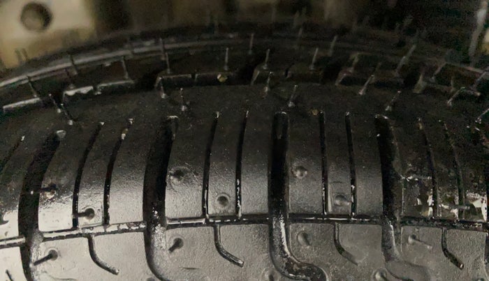 2017 Hyundai Eon MAGNA +, Petrol, Manual, 48,483 km, Left Rear Tyre Tread