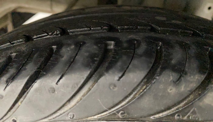 2017 Hyundai Eon MAGNA +, Petrol, Manual, 48,483 km, Right Rear Tyre Tread