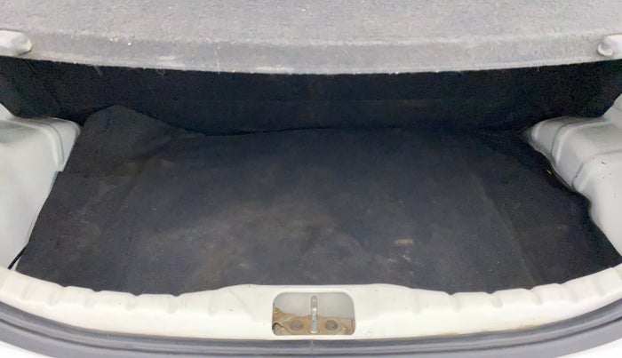 2017 Hyundai Eon MAGNA +, Petrol, Manual, 48,483 km, Boot Inside