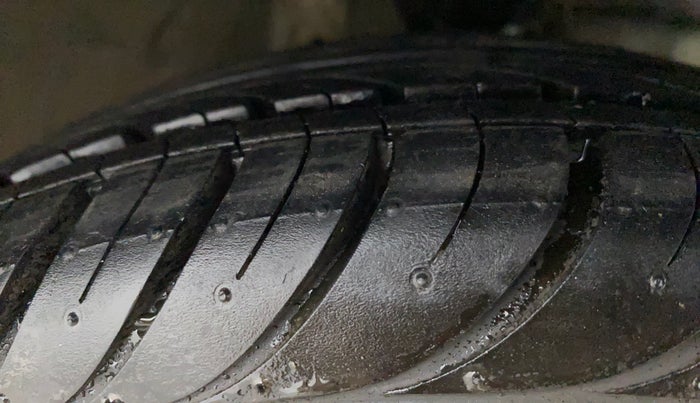 2017 Hyundai Eon MAGNA +, Petrol, Manual, 48,483 km, Right Front Tyre Tread