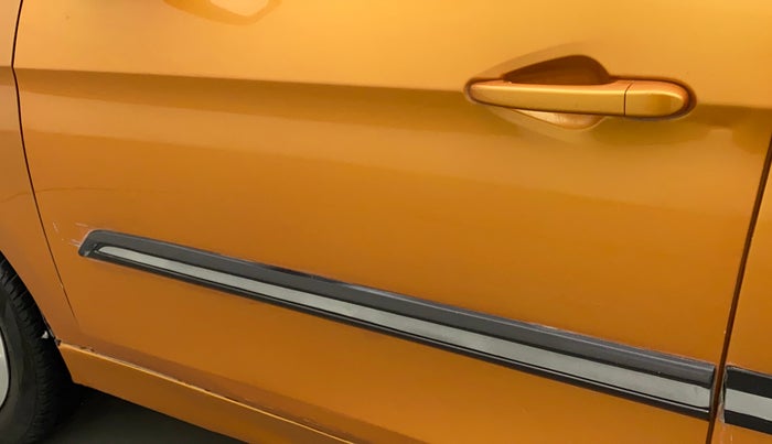 2018 Tata Tiago XTA PETROL, CNG, Automatic, 92,345 km, Front passenger door - Minor scratches