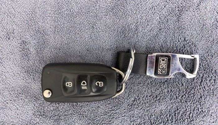 2018 Tata Tiago XTA PETROL, CNG, Automatic, 92,345 km, Key Close Up