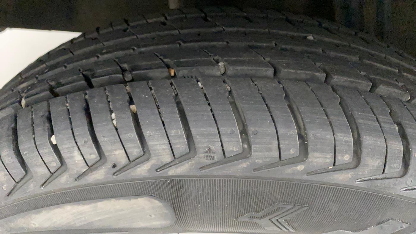 2019 Renault Kwid RXT 1.0 AMT (O), Petrol, Automatic, 21,761 km, Right Rear Tyre Tread
