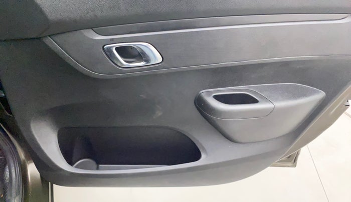 2019 Renault Kwid RXT 1.0 AMT (O), Petrol, Automatic, 21,761 km, Driver Side Door Panels Control